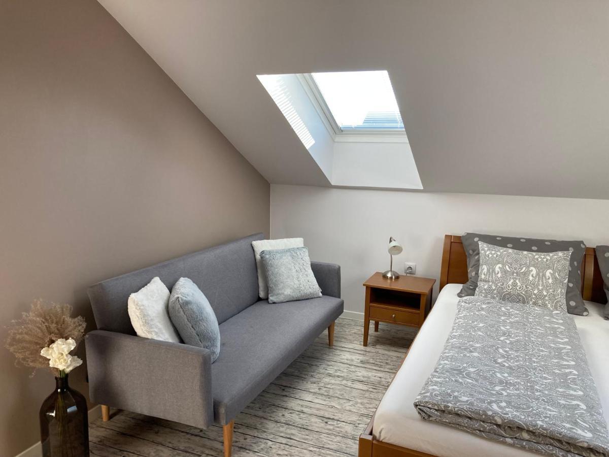 Apartment Husova ปอดเยบราดิ ภายนอก รูปภาพ