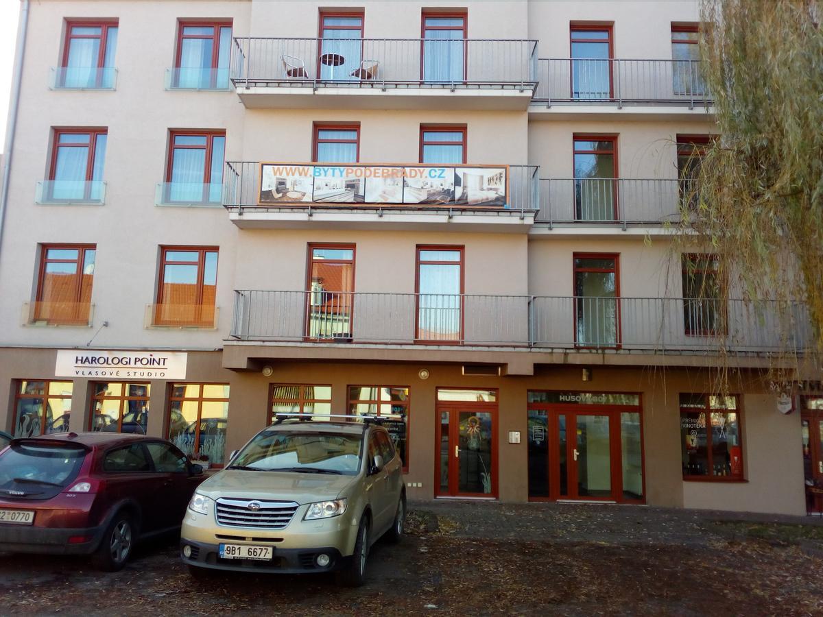 Apartment Husova ปอดเยบราดิ ภายนอก รูปภาพ