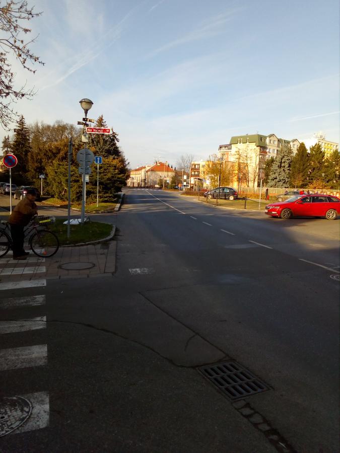 Apartment Husova ปอดเยบราดิ ภายนอก รูปภาพ